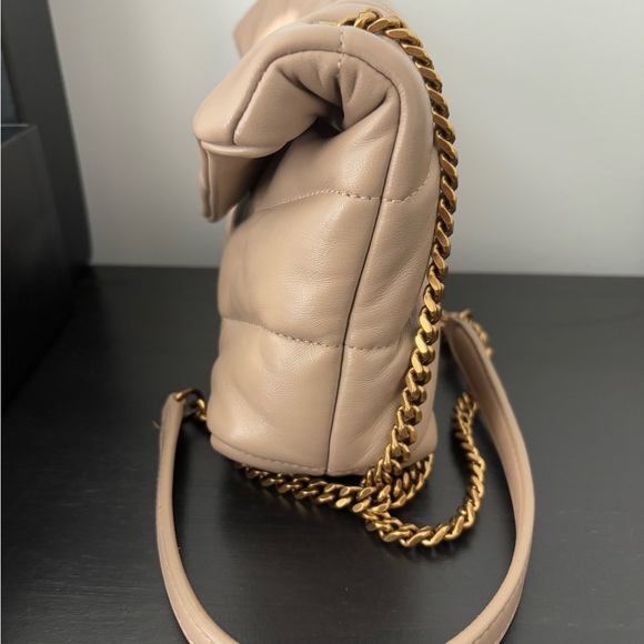 Saint Laurent TOY PUFFER IN LAMBSKIN
DARK BEIGE. With one cross body strap. - Picture 3 of 8